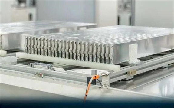 動力電池市場群雄逐鹿 技術之爭背后的市場暗戰