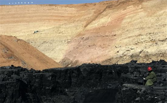 產(chǎn)運兩旺煤炭行業(yè)釋放積極信號 供需失衡煤炭庫存價格劇烈波動