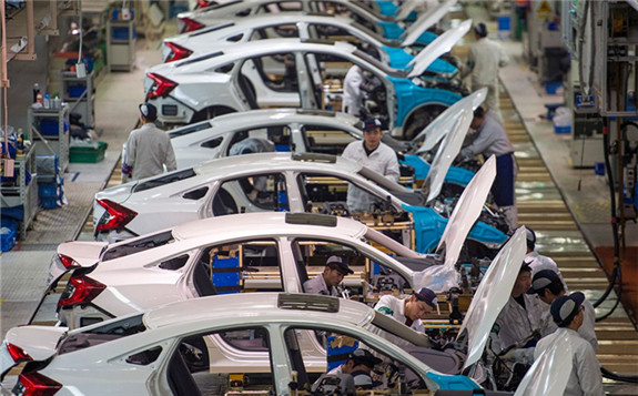 众多跨国汽车巨头对中国新能源汽车市场信心不断增长，持续加大在华投资