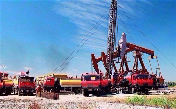 哈薩克斯坦國家石油和天然氣公司(KMG)發(fā)現(xiàn)油流噴泉