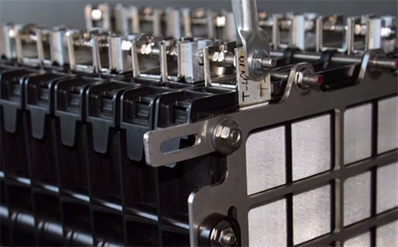 “電池大戰(zhàn)”會(huì)影響電動(dòng)汽車市場(chǎng)嗎？