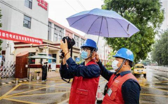 北京電力提醒電動車主，暴雨天別用戶外充電樁充電