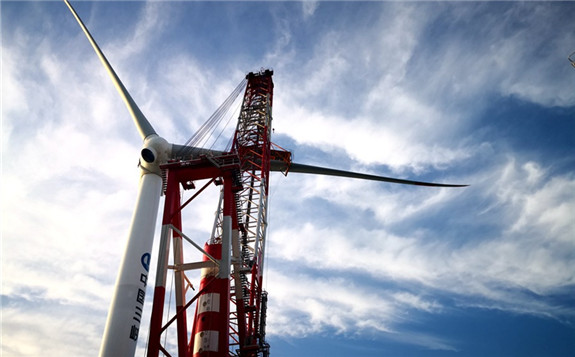 中国自主研发的单机容量亚太地区最大、全球第二大的海上风电机组并网发电