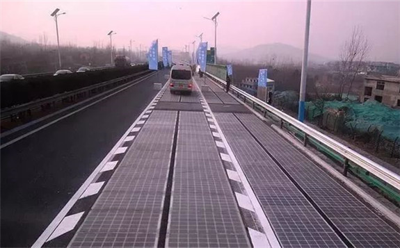 我國(guó)首條不限速光伏高速公路即將完工 支持自動(dòng)駕駛 無(wú)收費(fèi)站