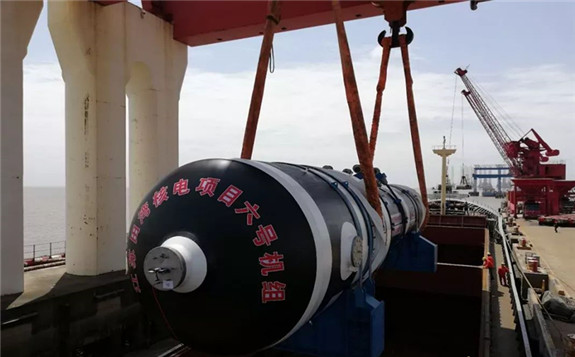 田灣核電站6號機組發電機轉子穿裝