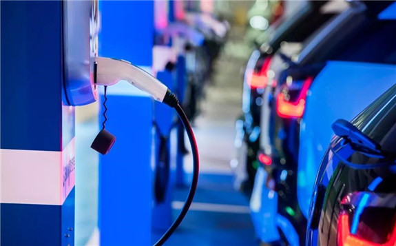  我國(guó)充電樁保有量4年增長(zhǎng)約17.5倍