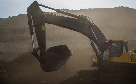 青海“隐形首富”矿区非法开采获利上百亿，多人被免职