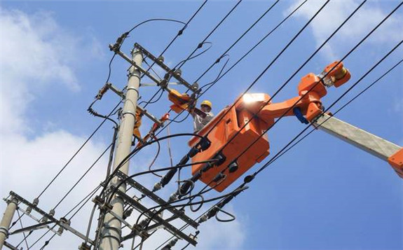 7月份，中國全社會用電量6824億千瓦時，同比增長2.3%