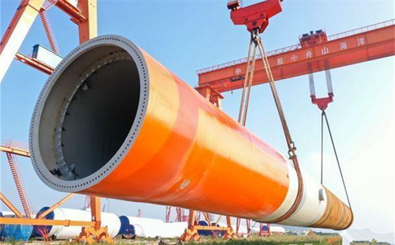 “零”的突破 舟山產(chǎn)首根海上風(fēng)電單樁下線