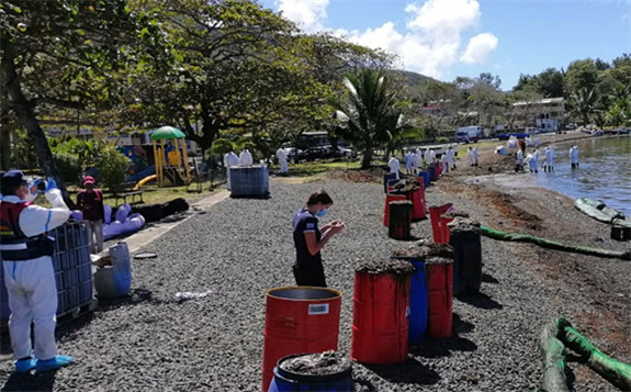 聯合國協力相助毛里求斯應對海域漏油事件