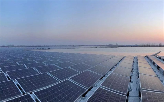 俄罗斯首座浮式光伏电站投运