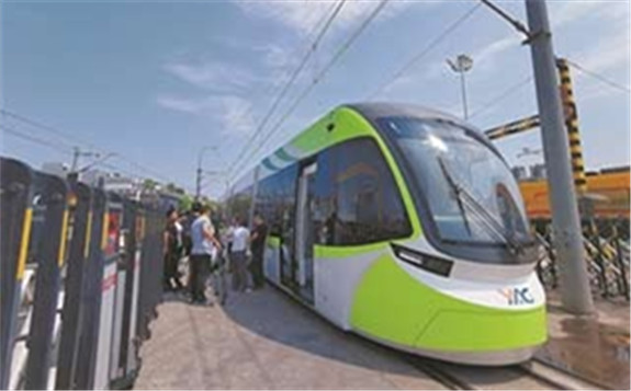 充电30秒能跑5公里 我国高能量型超级电容有轨电车下线