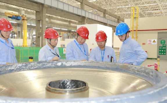 秦山核电领导到秦二厂214大修现场检查指导工作