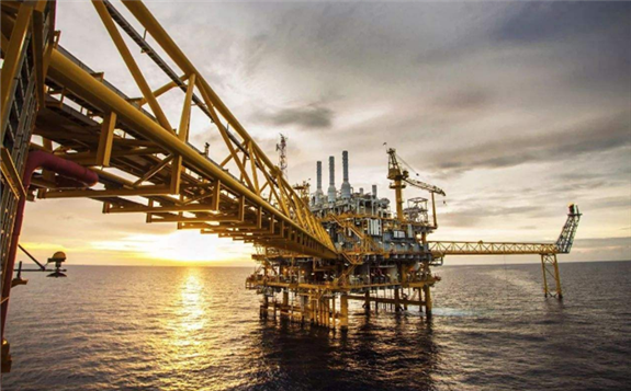 我國海上首座大型稠油熱采開發平臺——旅大21-2平臺順利投產！