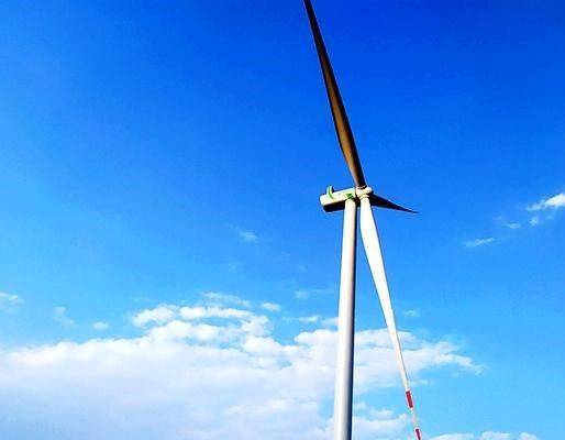 黄河公司海南州特高压外送通道配套电源1300兆瓦风电项目一标段顺利并网发电