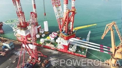 國內先例！海上風電安裝船實現港口成套風機設備整體發運