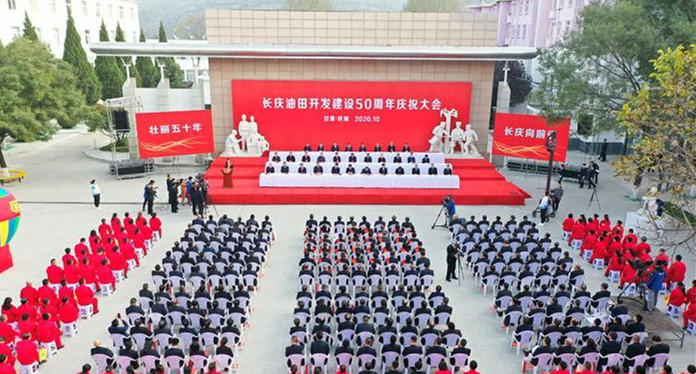 長(zhǎng)慶油田開(kāi)建50年，一代代長(zhǎng)慶人扎根老區(qū)，奉獻(xiàn)一生！