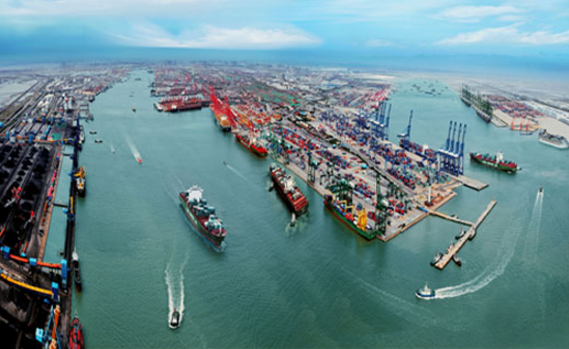 23000箱的海上“绿巨人”!我国自主研发设计全球最大双燃料集装箱船建造项目收官