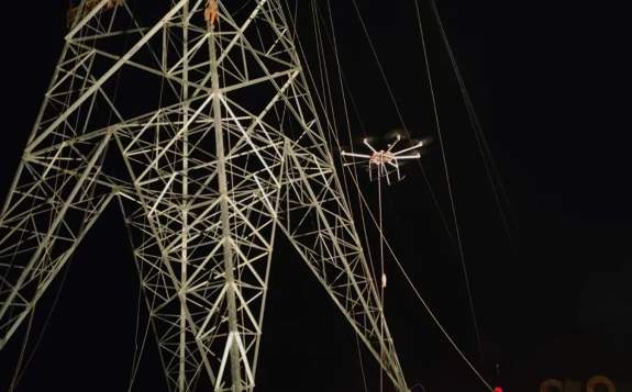 吐鲁番-巴州-库车II回750千伏线路工程I标段启动夜间跨越兰新高铁施工