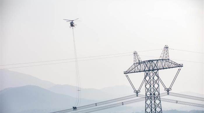 世界最高電壓等級(jí)±1100千伏吉泉線直升機(jī)帶電作業(yè)圓滿完成