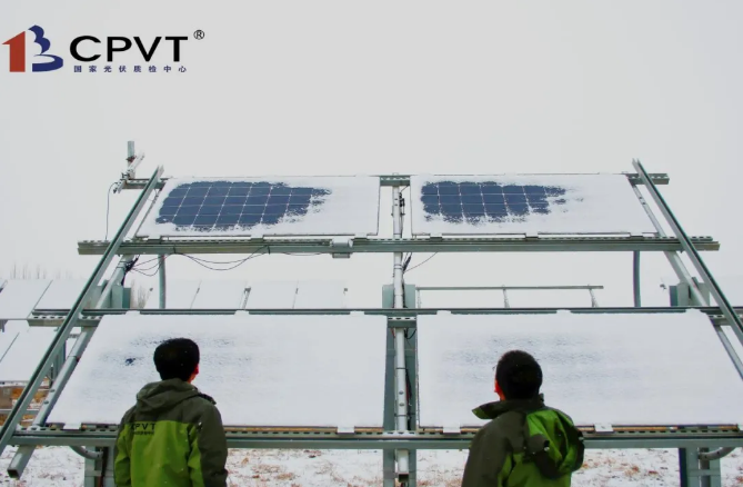 对比双面组件与单面组件融雪速度