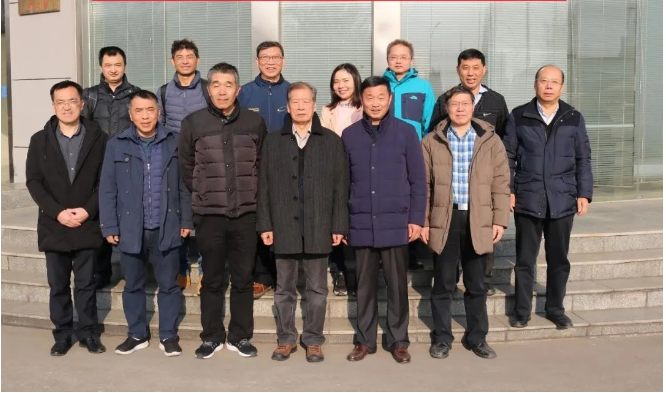 中廣核研究院自主研制的“核設(shè)施放射性固體廢物超級壓縮機(jī)”產(chǎn)品鑒定會(huì)召開