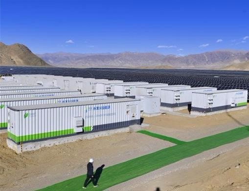 西藏日喀則市50兆瓦“光伏+儲能”綜合能源示范項目成功并網發電