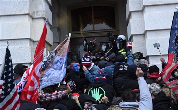 特朗普支持者遭驅離后 美國國會重啟拜登勝選認證