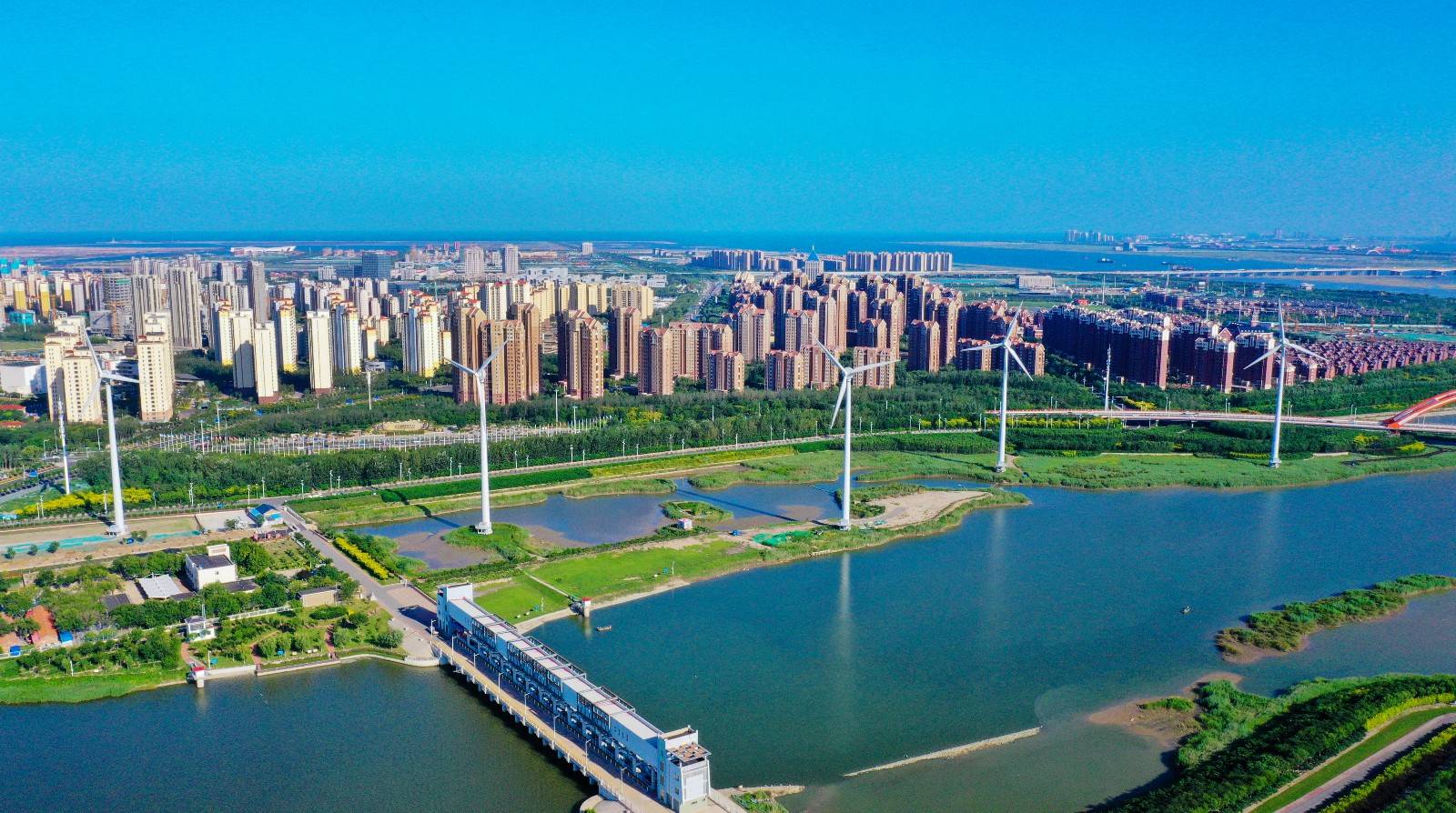 天津率先建成智慧能源小镇，清洁能源利用比例达到90%