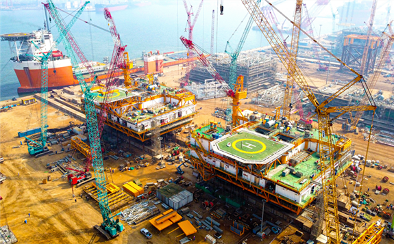 渤海首个岸电项目全部电力组块顺利装船