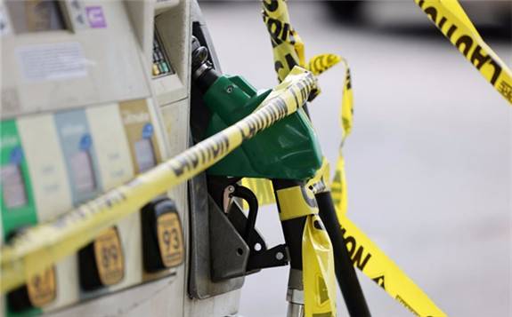 美国民众继续恐慌抢购汽油　华盛顿近九成加油站“无油可加”