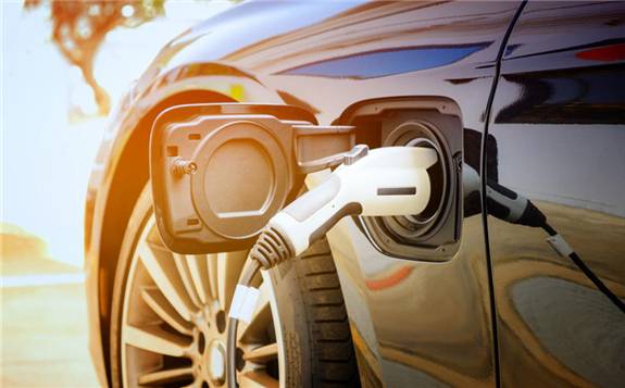 全国新能源汽车销量有望达240万辆 “碳中和”提速电动汽车市场化普及