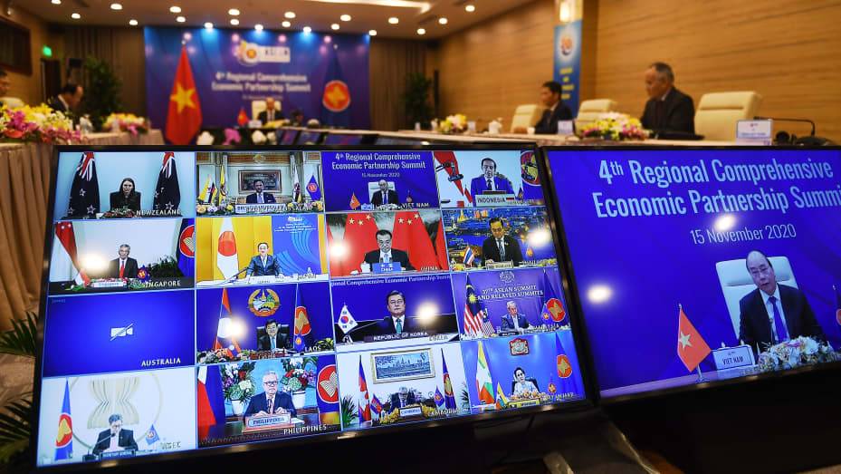 李克强同越南总理范明政通电话时强调 以RCEP如期生效实施为契机 推进更高水平的区域经济一体化