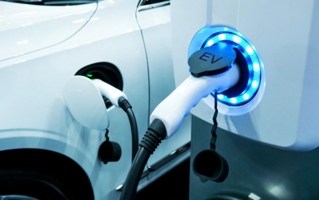 新能源汽车去年产销超350万辆 预计今年同比增42%