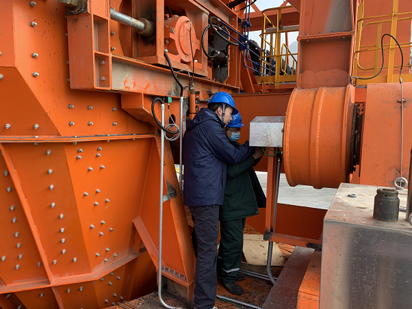 国能（连江）港电有限公司顺利完成2号斗轮机液压站保压试验