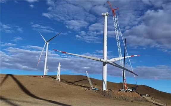 新疆哈密风电装备“乘风”前进