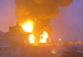 俄羅斯一石油基地被空襲 8個儲油罐起火