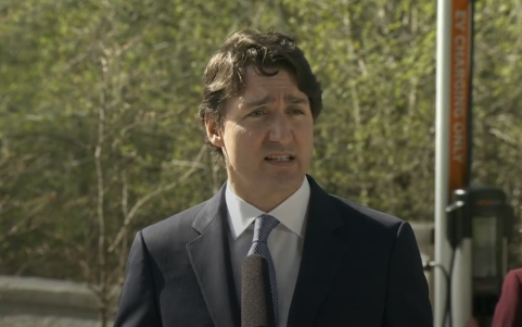 加总理表示核电“摆在桌面上”