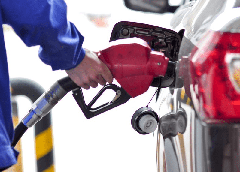 國(guó)內(nèi)油價(jià)將迎今年首次下調(diào) 95號(hào)汽油或重回8元時(shí)代