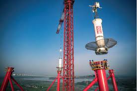 世界最高特高壓電網鐵塔螺山長江大跨越塔組立過半