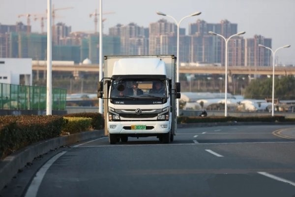 保供守“沪” 燃料电池物流车投入战“疫”