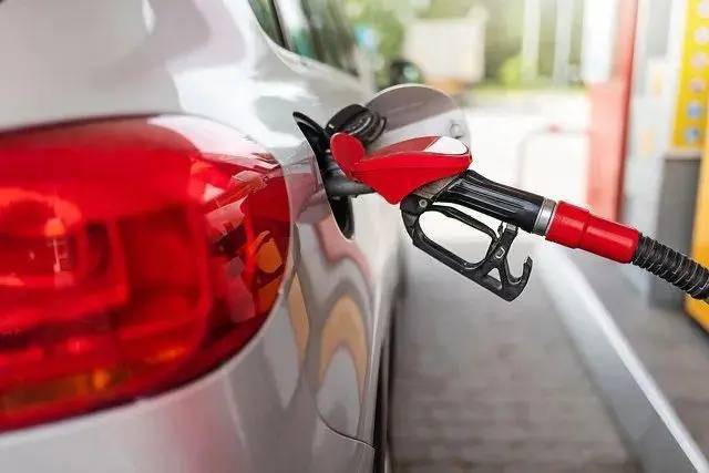 加拿大全国大部分地区汽油价格上涨 接近或超过每升2加元