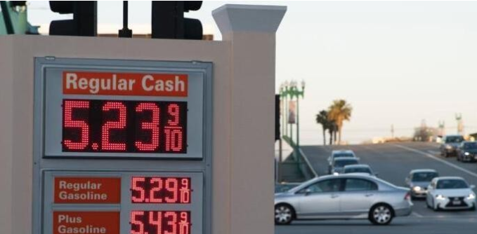 美国汽油价格再次刷新纪录 外媒：或加剧通胀问题