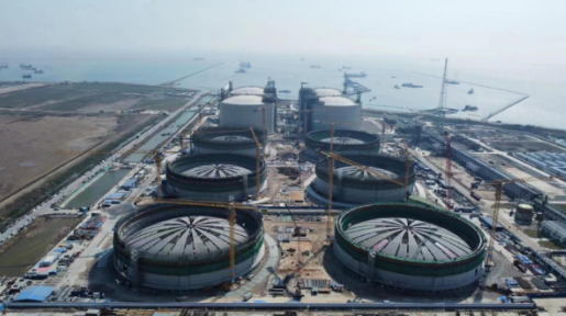 中核五公司全球最大LNG儲罐拱頂模塊吊裝成功