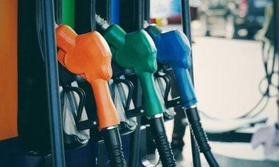 全美平均汽油价格涨至新高，运输成本飙升引发业界担忧