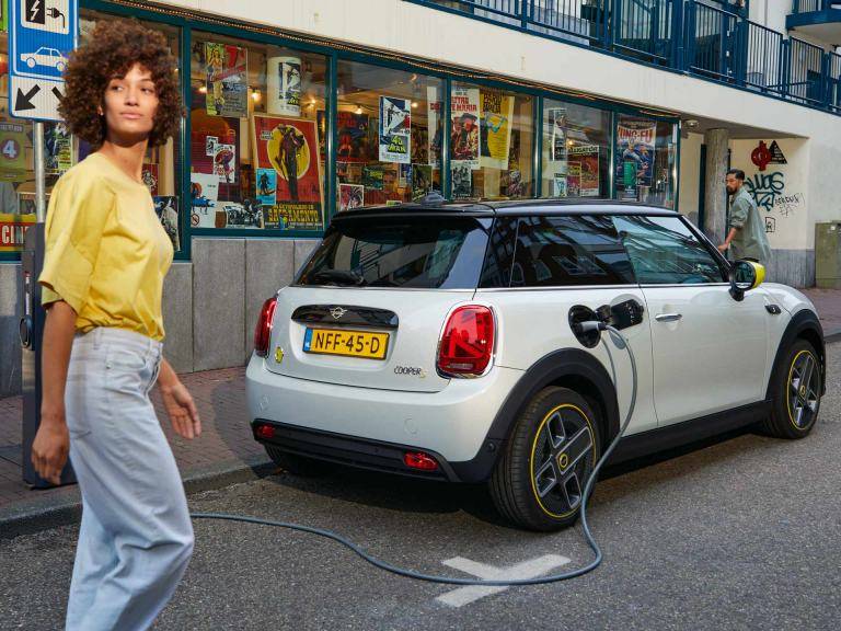 调查：近半数英国人不考虑电动汽车