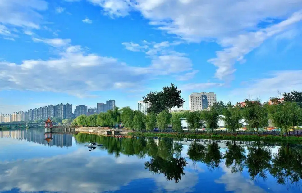 北京空氣質量去年首次全面達標 “北京藍”成為常態