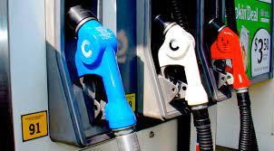 美国汽油平均价格降至每加仑4.98美元 分析人士：只是暂时回落
