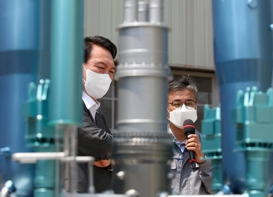 尹锡悦批文在寅去核电政策“做了5年蠢事”，韩国网民争论