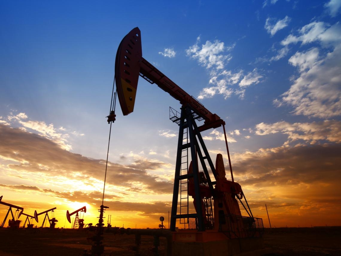 市場因兩大因素搖擺不定，油價漲跌互見